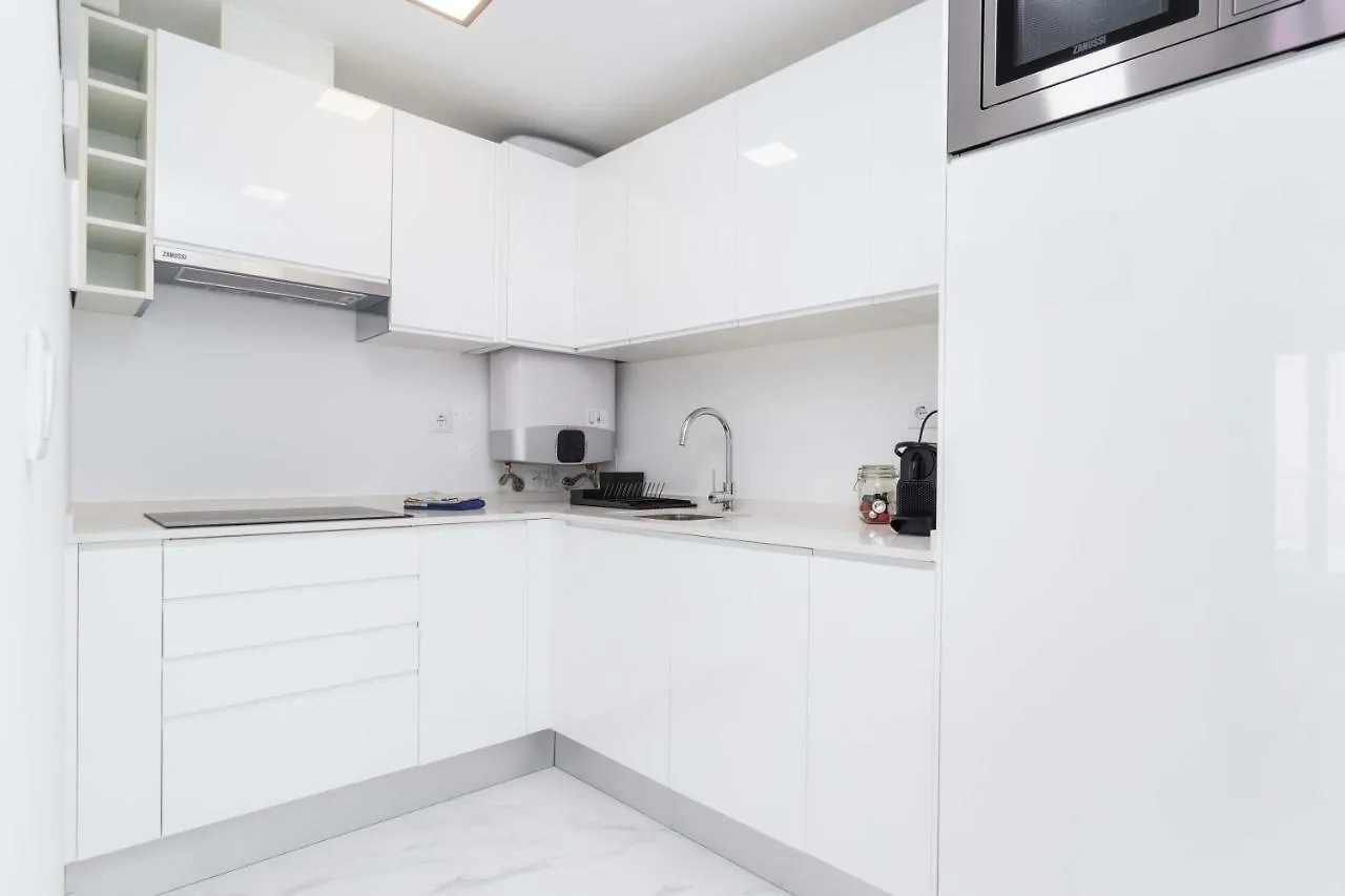 Perfect, Cool, Aircon, 2 Beds 2 Bath Best Location Lisboa